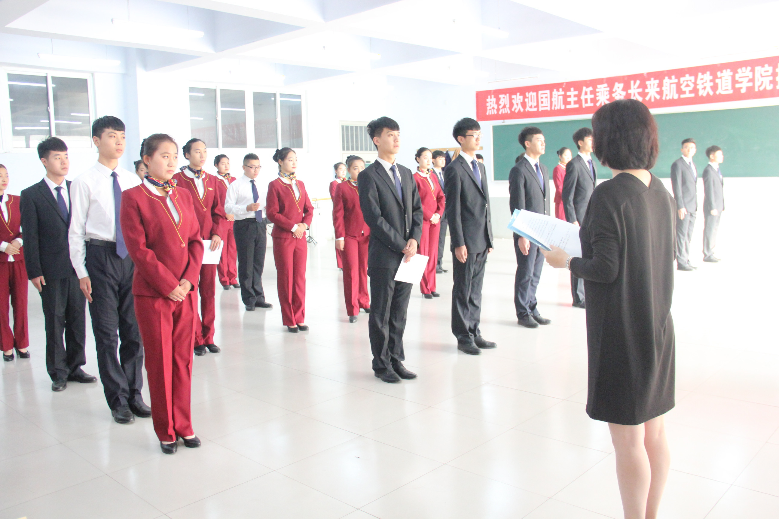 【航铁学院】国航主任乘务长张慧芳老师再次来校亲临授课