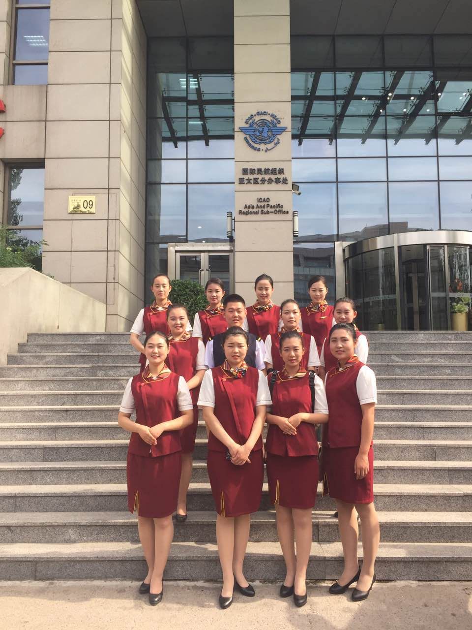 航空铁道学院13名学生赴北京首航参加VIP、问询处面试