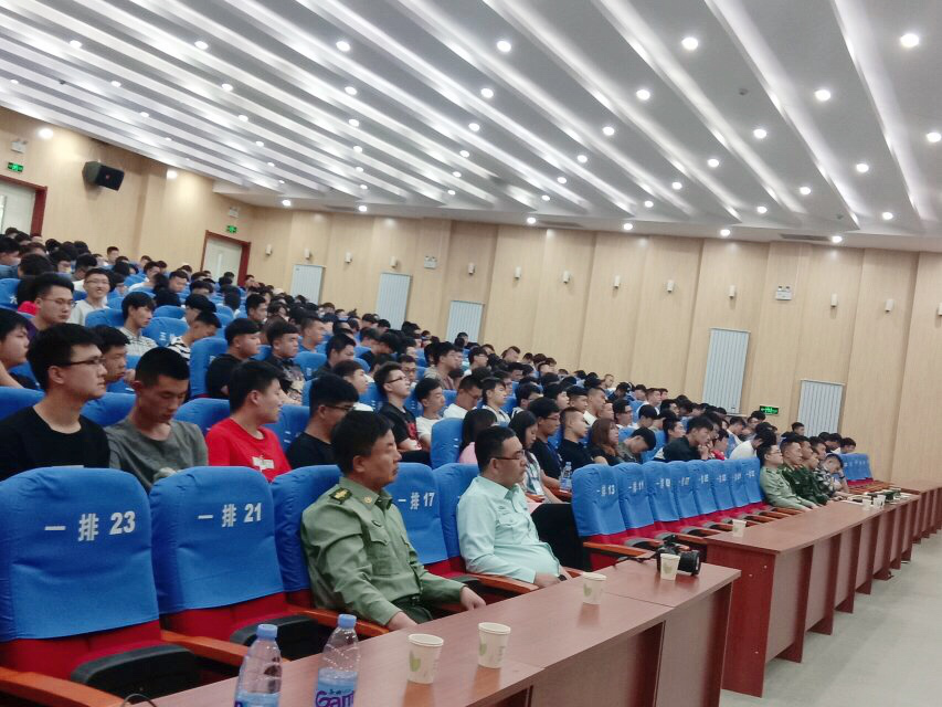 参军吧，大学生”—— 张家口市2019年大学生征兵入伍政策宣讲进校园活动在我院顺利启动